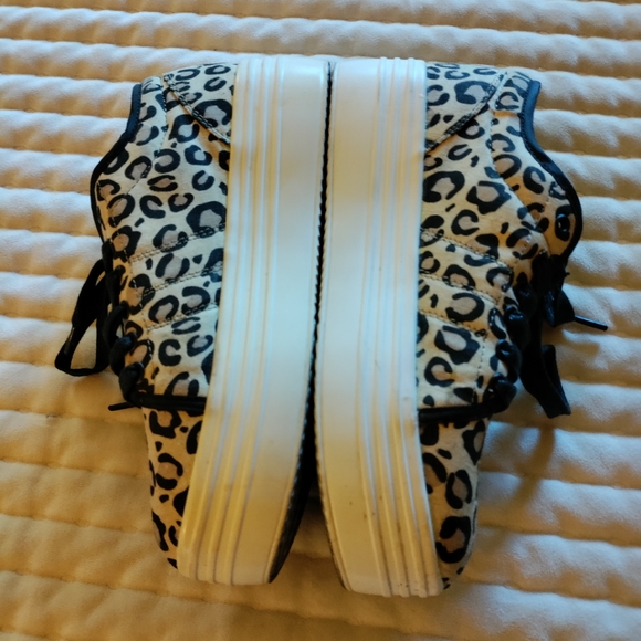 Cute to the core cheetah print sneakers - Picture 3 of 6